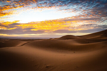 sunrise over sand dunes of erg chebbi, merzouga, morocco, desert, north africa