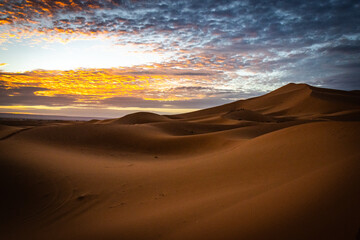 Obraz na płótnie Canvas sunrise over sand dunes of erg chebbi, merzouga, morocco, desert, north africa