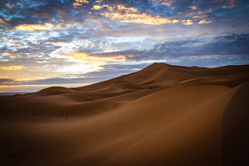 Obraz na płótnie Canvas sunrise over sand dunes of erg chebbi, merzouga, morocco, desert, north africa, sahara