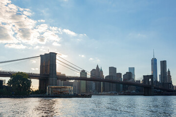 Fototapeta premium Sunset of the Brooklyn Bridge and New York City skyline