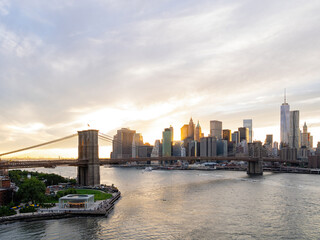 Obraz na płótnie Canvas Sunset afterglow of the Brooklyn Bridge and New York City skyline