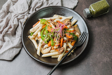 검gungjungtteokbokki, Korean style Royal Stir-fried Rice Cake : Long cylinder-shaped tteok (garaetteok) cut into pieces and stir-fried with beef, shitakeGungjungtteokbokki mushrooms, onion, and carrots
