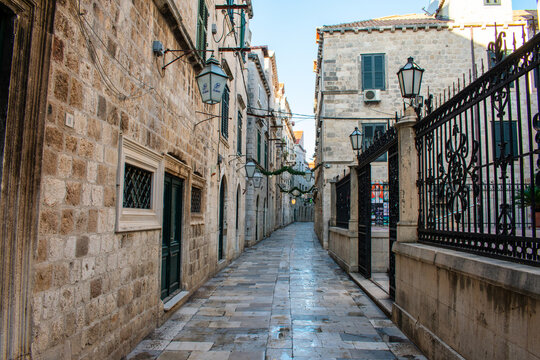 Fototapeta narrow street