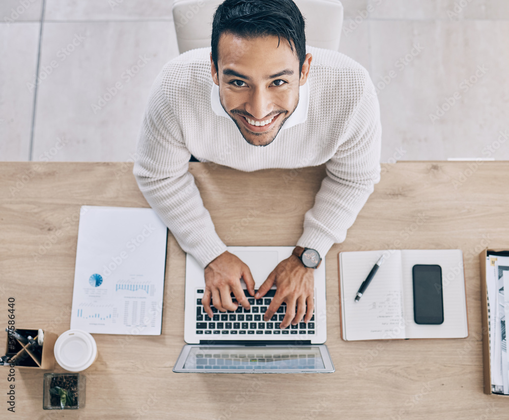Aufkleber top view, working and businessman typing on laptop doing research online, business project and writi