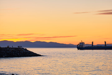 Obraz premium View of the Amur Bay at sunset.