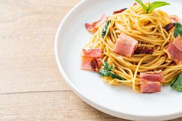 Stir-Fried Spaghetti With Dried Chili And Bacon