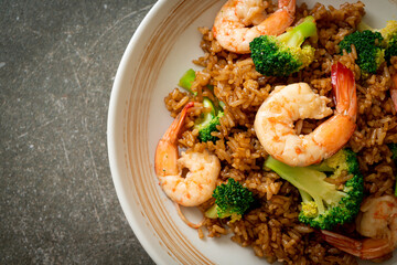 fried rice with broccoli and shrimps