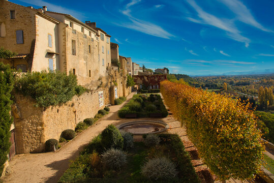 Wundersch&ouml;nes Lauris in der Provence