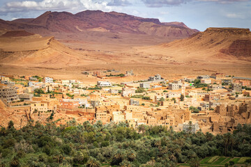 Fototapeta na wymiar dades valley, morocco, oasis, adobe, kasbahs, north africa, high atlas mountains