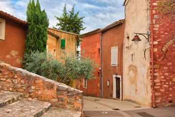 Fototapeta na wymiar Ockerdorf Roussillon in der Provence