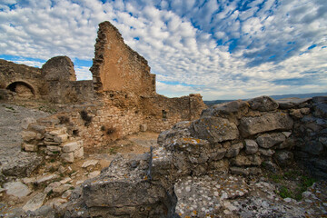 Pittoreskes Saint-Saturnin-les-Apt im Luberon in S&uuml;dfrankreich