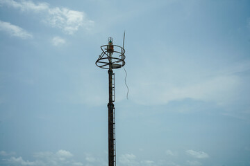 Obraz premium ship marker monopole on the beach