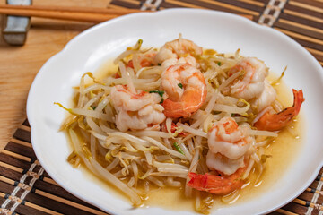 Stir Fried Shrimp with Bean Sprouts in Oyster Sauce