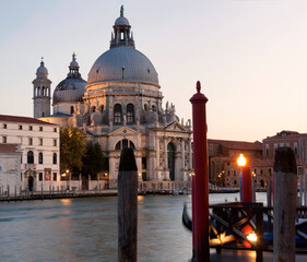 Fototapeta na wymiar Venezia.Santa Maria della Salute, facciata sul Canal Grande