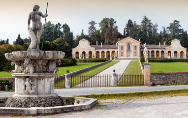  Maser, Treviso. Fontana di Nettuno verso la Villa