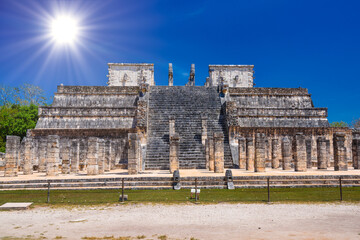 Fototapeta na wymiar Temple of the Warriors in Chichen Itza, Quintana Roo, Mexico. Mayan ruins near Cancun