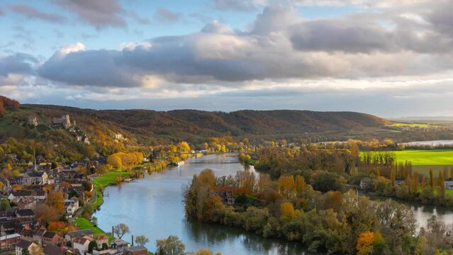 Saisons d'automne sur la ville Les Andelys en France