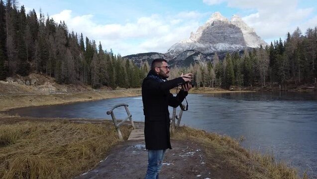 Fotografo sulle dolomiti che scatta foto, Unesco