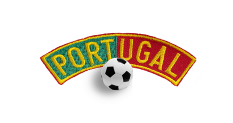 Banner com cores de Portugal em forma de arco com uma bola de futebol ao centro 