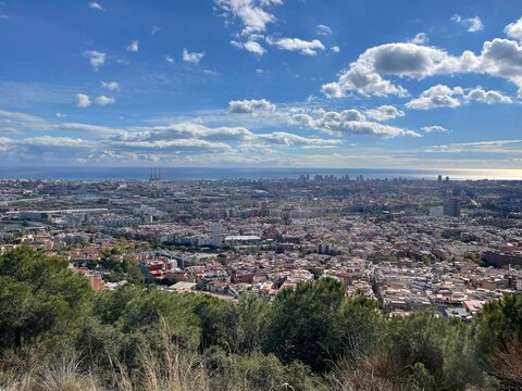 VIstas de los edificios de Barcelona y el mar 