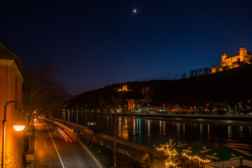 Fototapeta na wymiar Der Main bei Würzburg in der Nacht