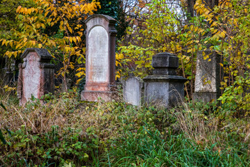 Fototapeta premium old grave yard haunted and decaying
