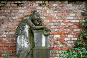 Naklejka premium old grave yard hauted and decaying