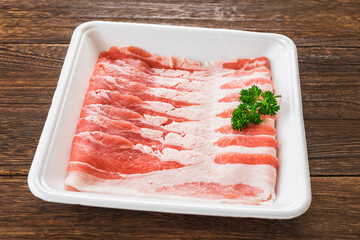 パック入り豚バラスライス肉