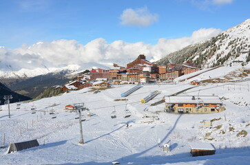 Vue sur la station des ARC 2000 et sur le mont blanc, France, Savoie, 73, Bourg Saint Maurice