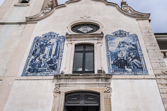 Vera Cruz Church (Igreja Paroquial de Vera Cruz, from 1606) with Azulejo tiled panels on the fa&ccedil;ade (restoration of the 20th century). Aveiro, Portugal.