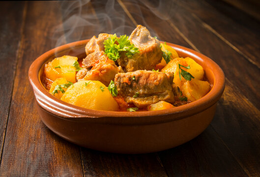 Guiso de patatas con costillas