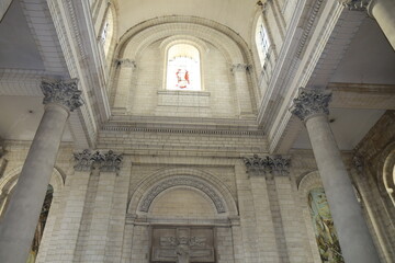 Fototapeta premium La cathédrale Notre Dame de l'Assomption et Saint Vaast, ville de Arras, département du Pas de Calais, France