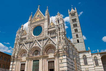 Fototapeta na wymiar Exterior details of the cathedral in Siena, Italy.