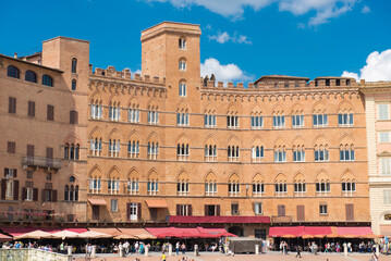 Fototapeta na wymiar Buildings around the streets of Siena, Italy.