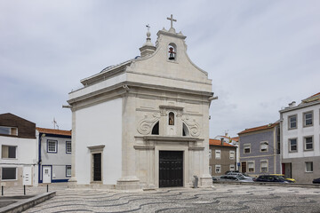Obraz premium Chapel of Saint Goncalinho (Capela de Sao Goncalinho, built in 1714) - gleaming, white hexagonal chapel on Sao Goncalinho square. Chapel is named after Aveiro patron Sao Goncalinho. Aveiro, Portugal.