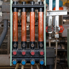 Spritzgussmaschine in einer ehemaligen Thermometerfabrik