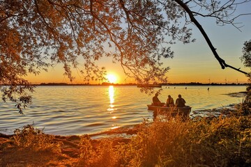 Fototapeta na wymiar Sunset over lake Erie in Rondeau provincial park