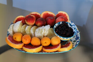 There is a snack on the table in the restaurant.