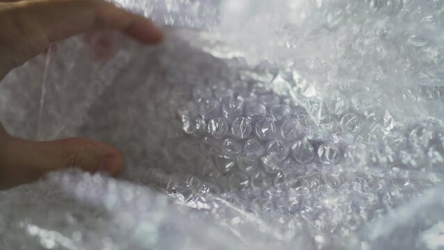 Preparing bubble wraps for delivery packaging
