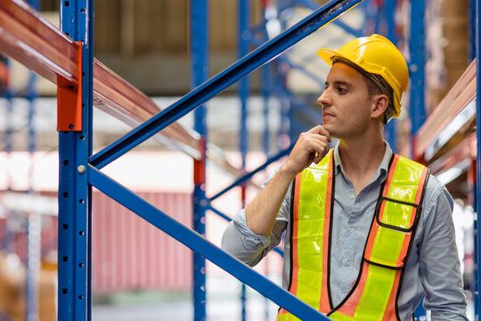 STRUCTURAL ENGINEER assess strength of metal steel structures working in construction site