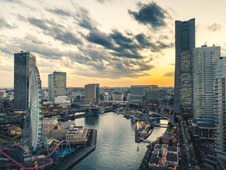 Fototapeta premium 横浜・みなとみらいの風景：夕方