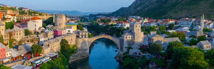 Photo sur Plexiglas Stari Most Panorama of The Old Bridge in Mostar in a beautiful summer day, Bosnia and Herzegovina