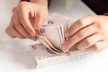 Turkish Lira, Turk Parasi, Turkish Money (Turkish Turk Parasini Sayan Adam Eli)