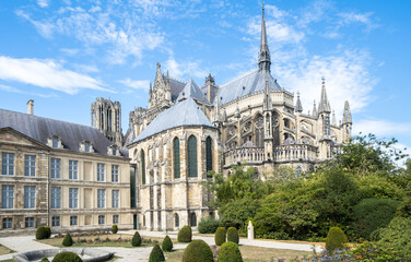Fototapeta na wymiar Cathedral of Reims, France