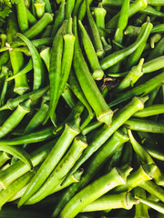 Quiabos na feira livre