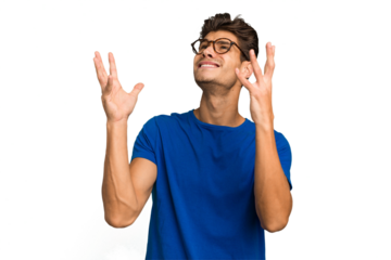 Young caucasian handsome man isolated screaming to the sky, looking up, frustrated.