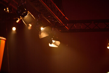 spotlights on black truss at en event 