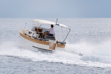 Naklejka premium Little luxury boat sailing near the line coast