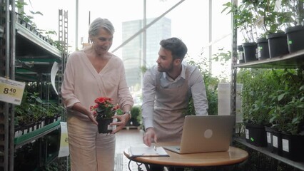 female guest asking questions to a florist salesman.