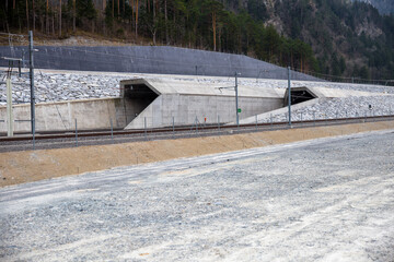Schweizer Hochgeschwindigkeitszug bei der Einfahrt in den neuen Gotthard-Basistunnel - obrazy, fototapety, plakaty